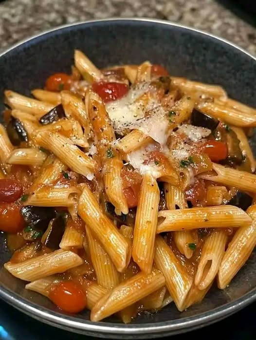 Pasta alla Siciliana un abbraccio di sapori che ti porteranno dritto in Sicilia