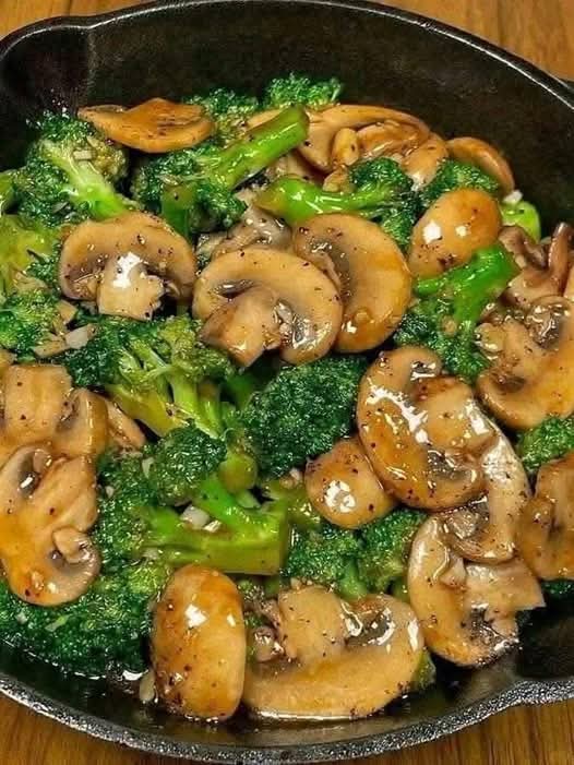 Broccoli e funghi saltati in padella