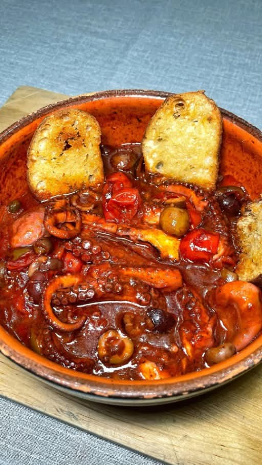 Un grande classico della tradizione napoletana: tenero, saporito e profumatissimo!