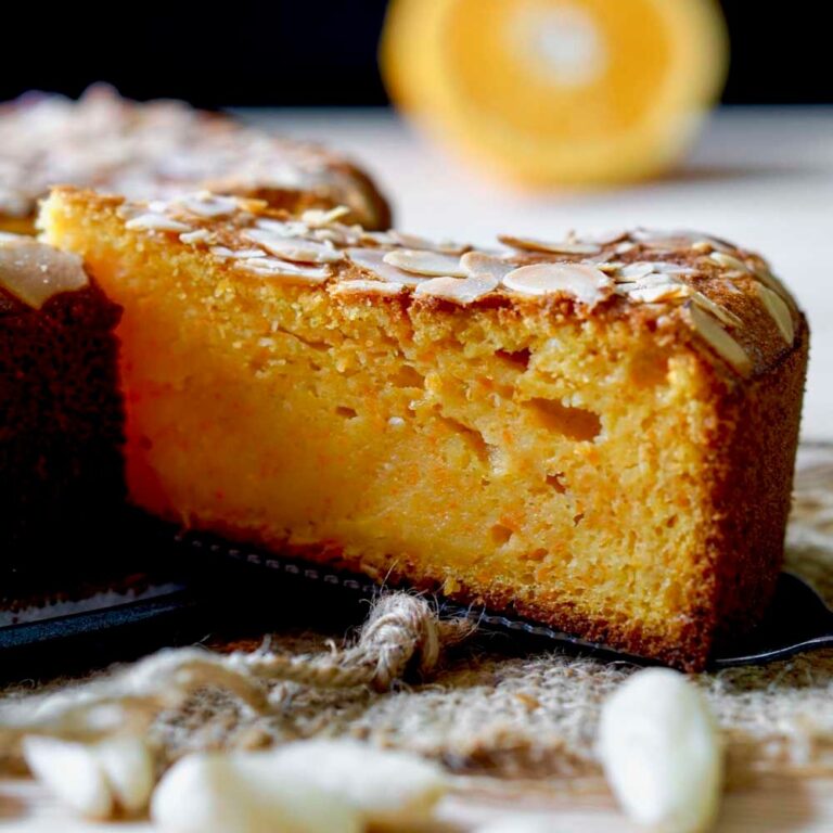 Torta di carote, mandorle e arancia