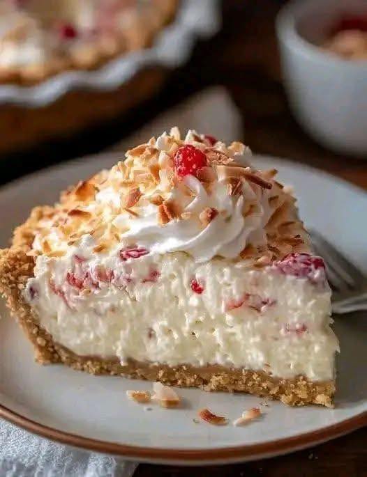 LA TORTA NUVOLA AL COCCO E FRUTTI ROSSI