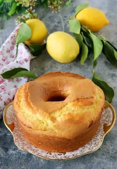 🍋 Ciambella soffice al limone: profumata, alta e facilissima 😍
