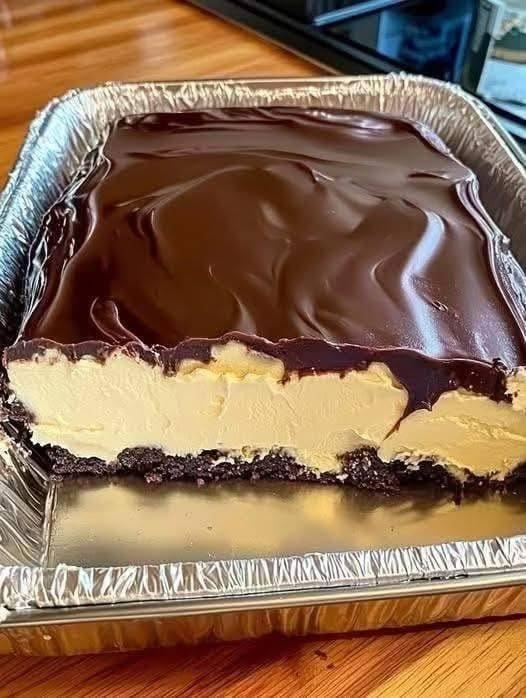 Torta Eclair al cioccolato senza cottura: il dessert ghiacciato con 5 ingredienti che sa di paradiso