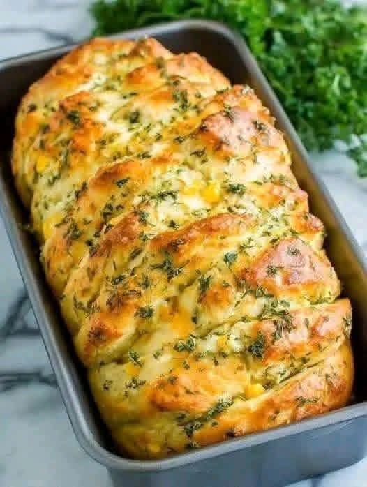 Ghirlanda di Pane pull apart al Formaggio Erbe e Mais